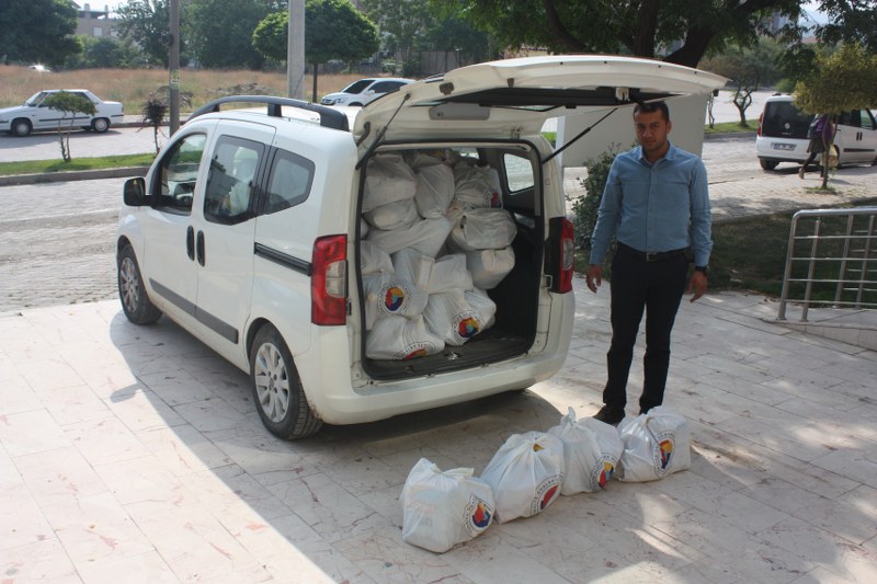 GELENEKSEL GIDA YARDIM PAKETLERİMİZ İHTİYAÇ SAHİPLERİNE ULAŞIYOR