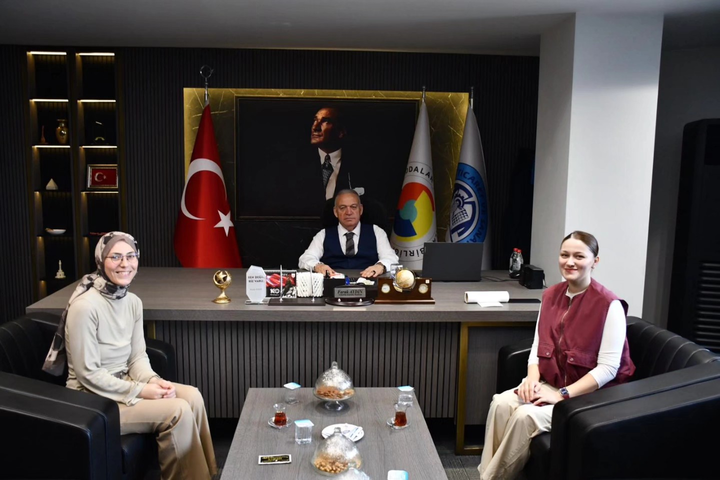 Turgutlu Şehit Tolga Artuğ Gençlik Merkezi Temsilcilerinden Başkan Aydın\'a Ziyaret
