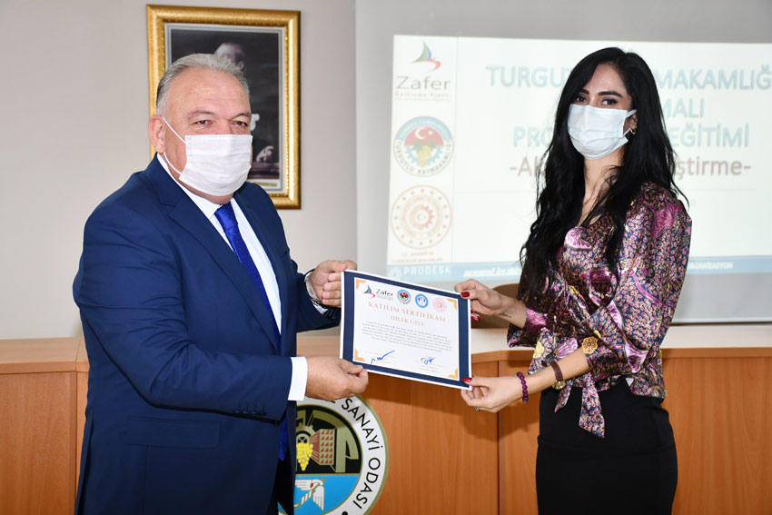 TUTSO'da Eğitimlerini Tamamlayan Kursiyerler Belgelerini Aldı