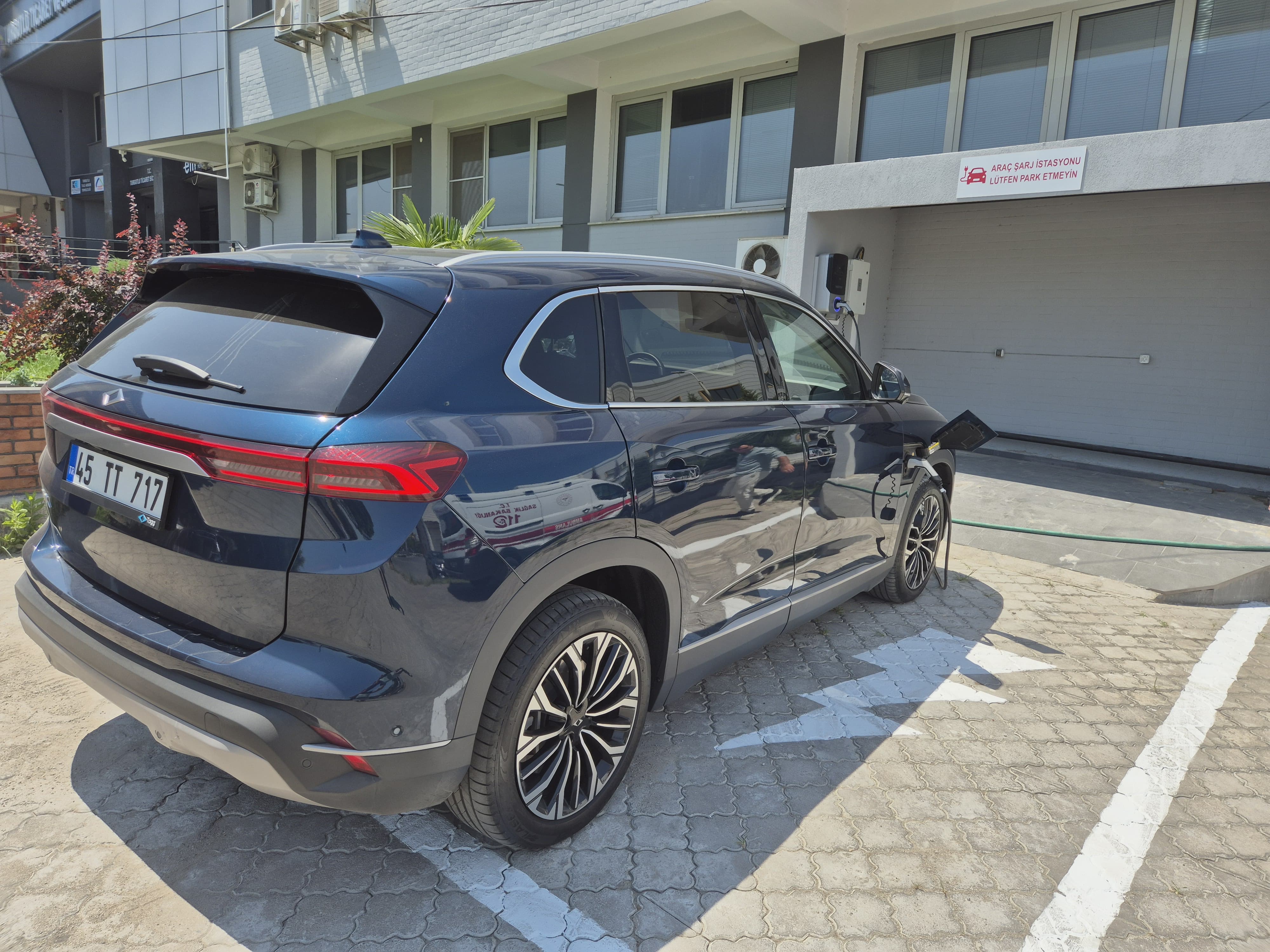 TUTSO\'DAN ELEKTRİKLİ OTOMOBİL ŞARJ İSTASYONUNU
