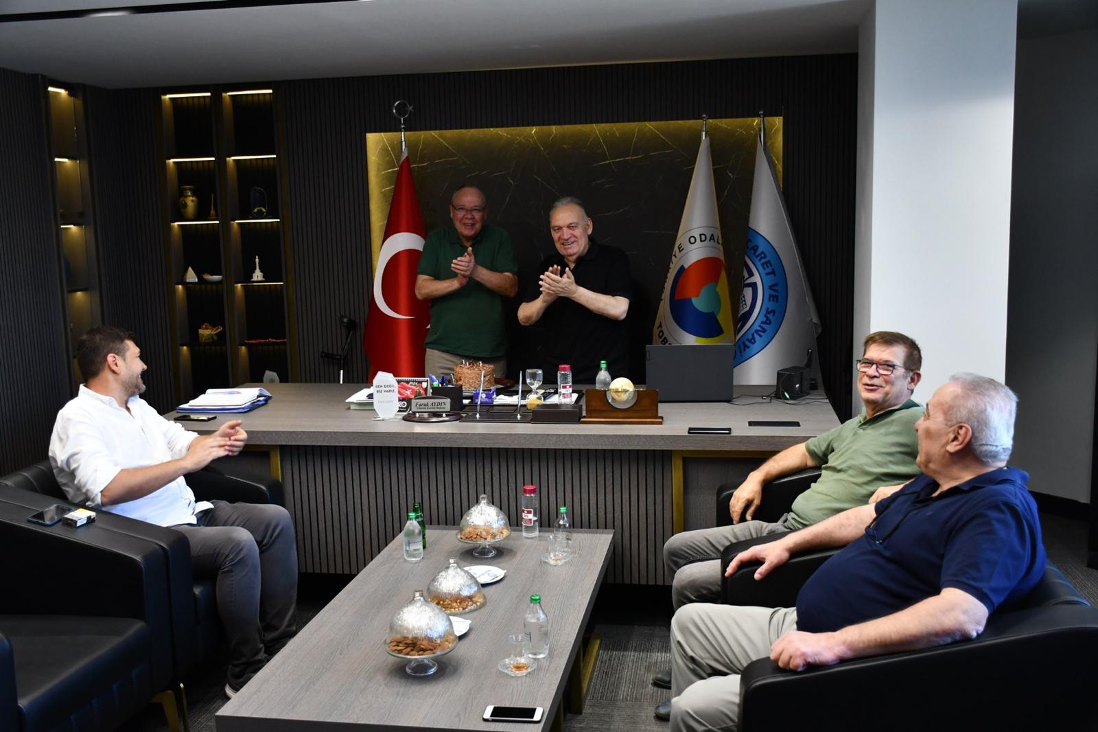 Başkan Aydın'dan, başkan yardımcısına Sürpriz Doğum Günü