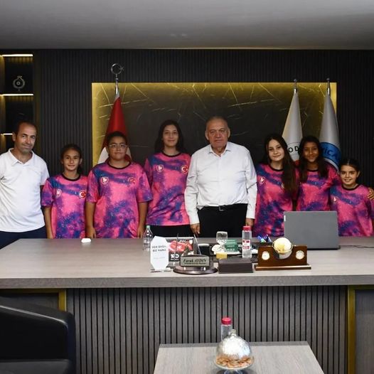 Genç Sporculardan Başkan Aydın'a Ziyaret