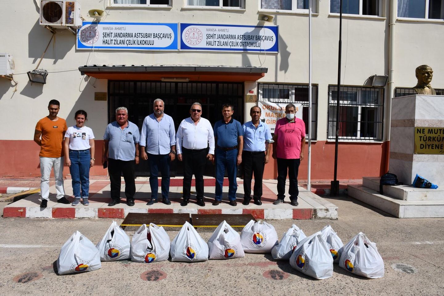 TUTSO'dan 600 Öğrenciye Kıyafet Yardımı