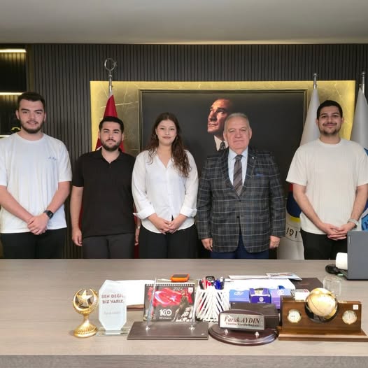 MCBÜ Öğrencilerinden Başkan Aydın'a Ziyareta