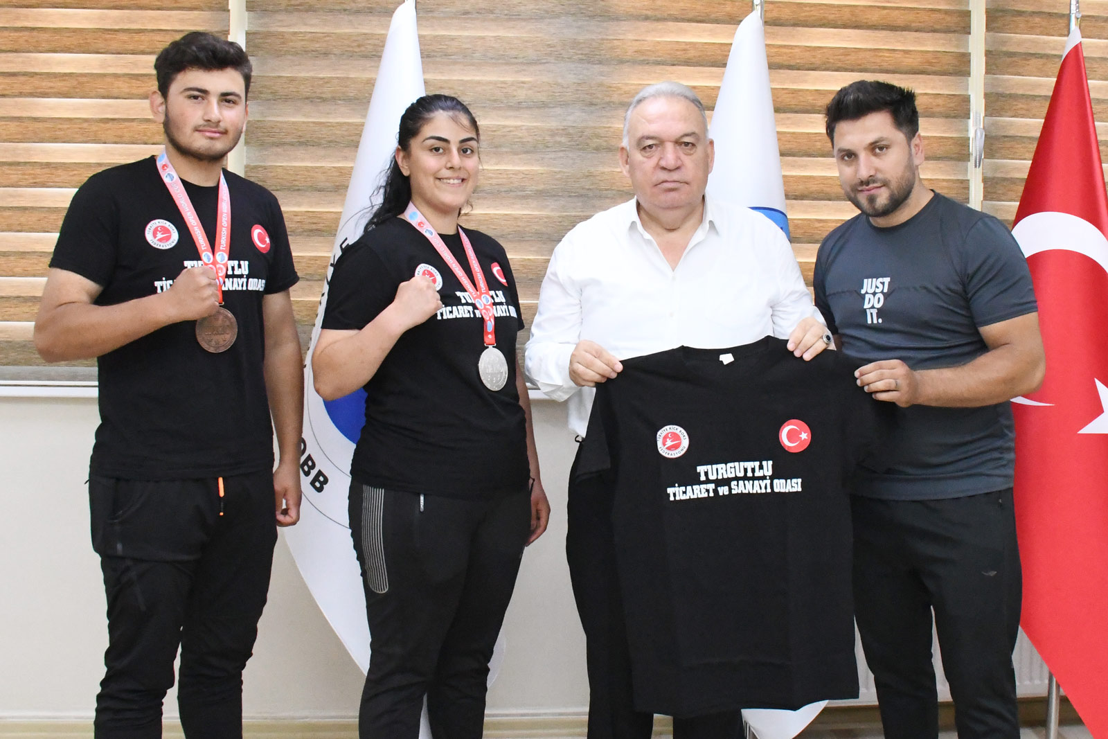 Milli Sporcular ve Antrenörlerinden TUTSO Yönetim Kurulu Başkanı Aydın'a Ziyaret