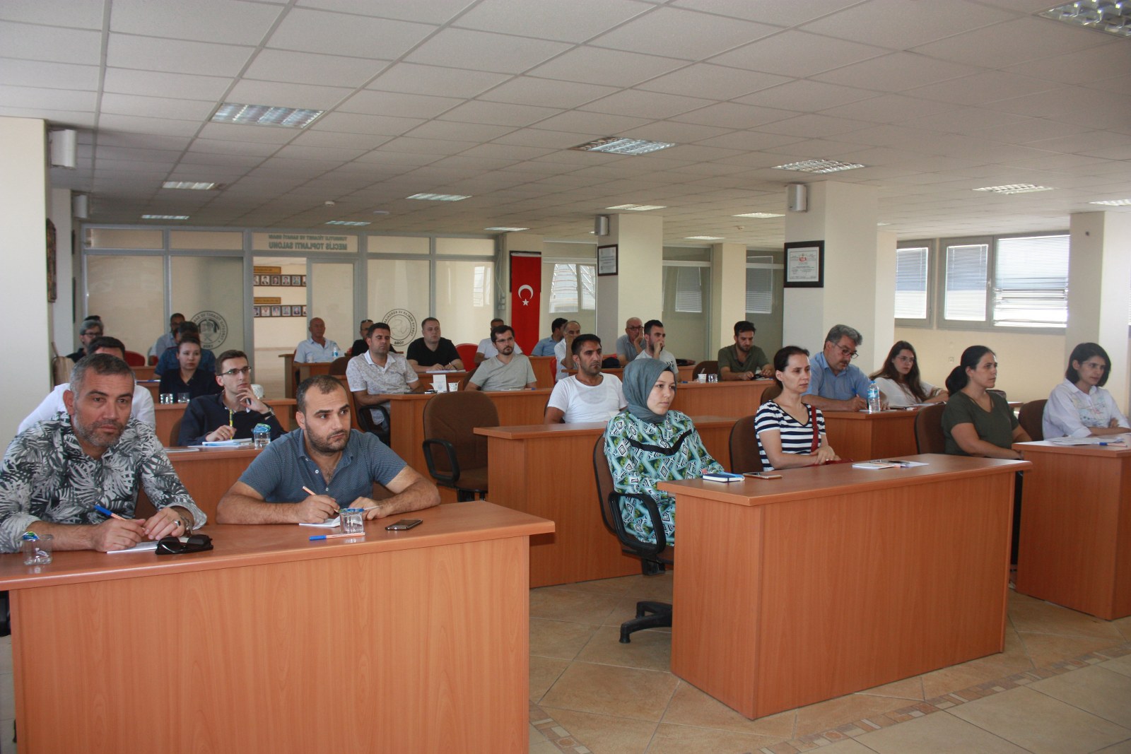 MÜTEAHHİTLERE GETİRİLEN YENİ YETERLİLİK KRİTERLERİ ANLATILDI