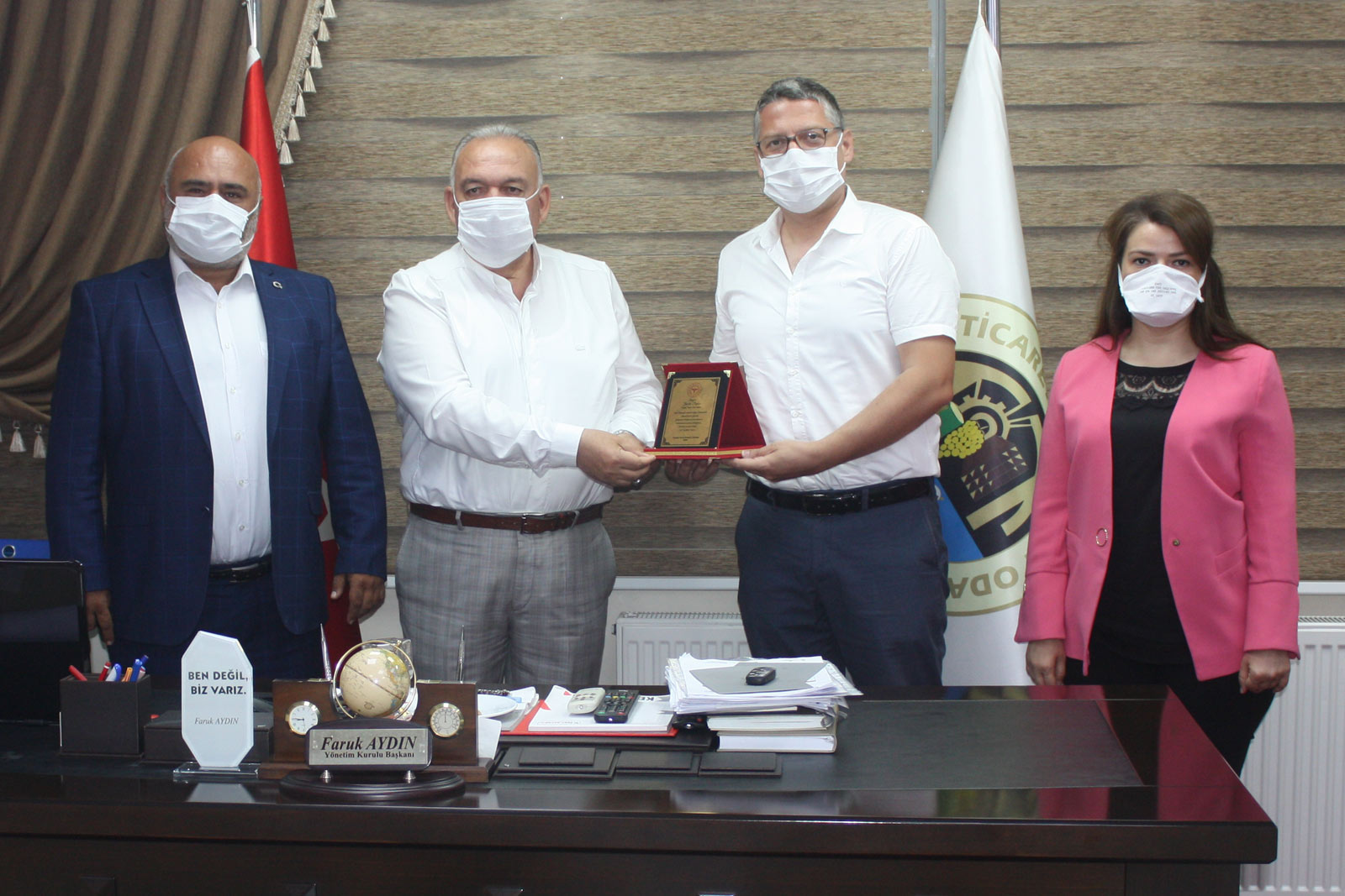 Turgutlu Devlet Hastanesi'nden, TUTSO'ya Plaket