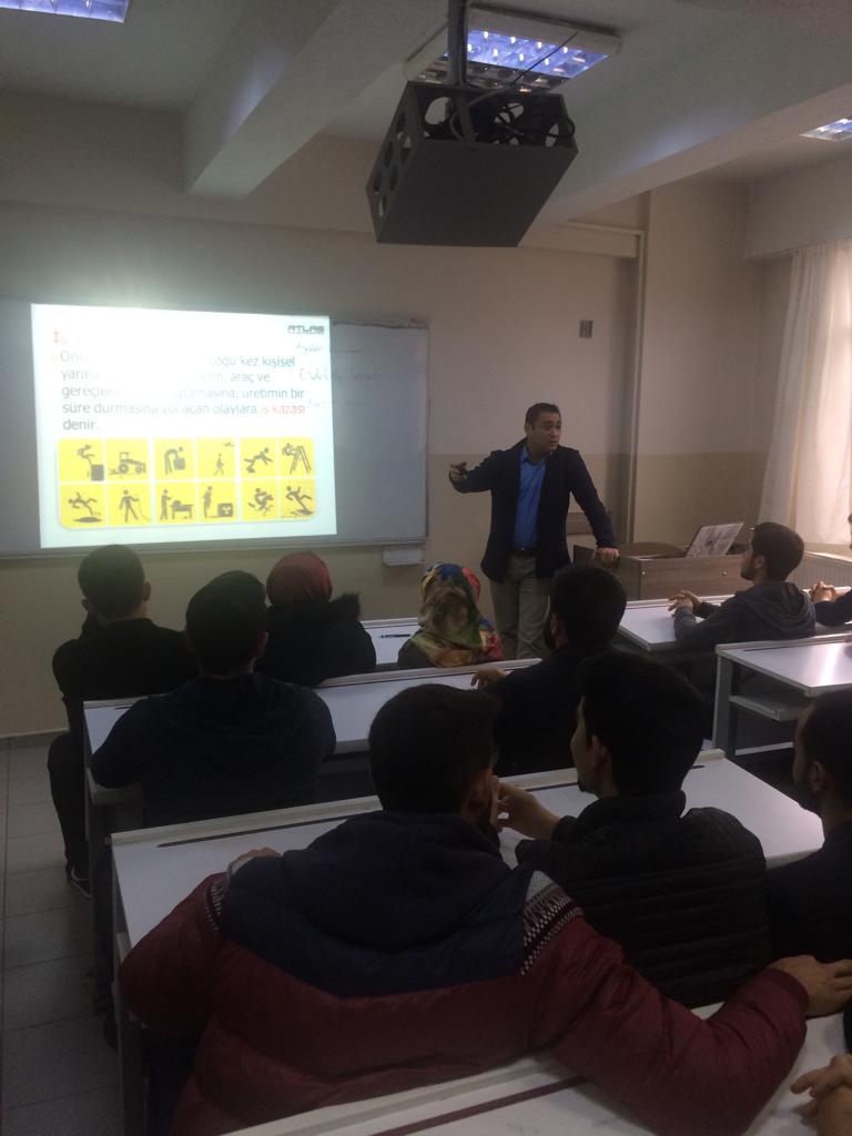 TURGUTLU MYO DA İŞ SAĞLIĞI VE GÜVENLİĞİ TEMEL EĞİTİMLERİ VERİLDİ
