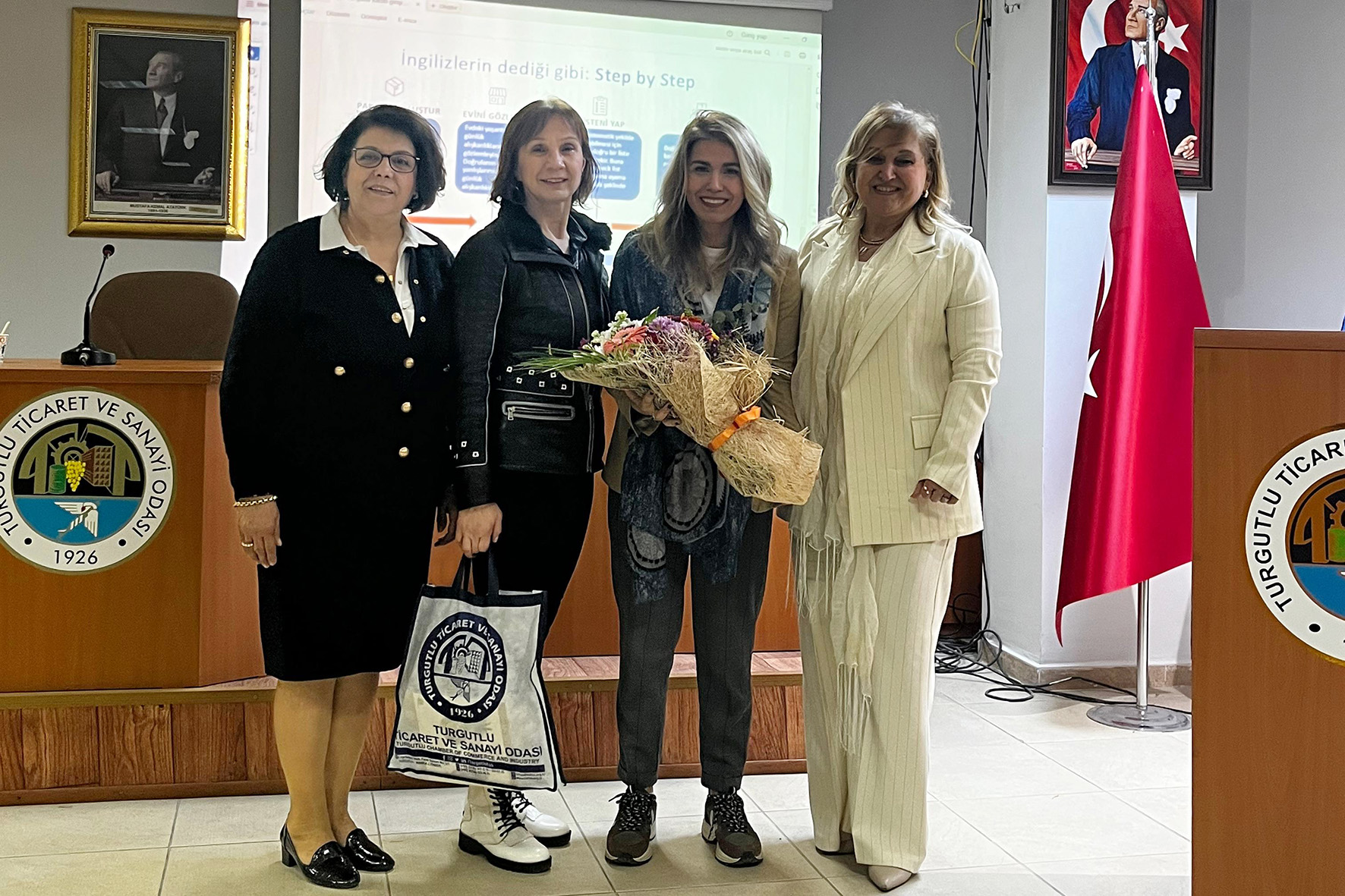 Turgutlu’da 'Geri Dönüşüm Mutfakta Başlar' Semineri Düzenlendi