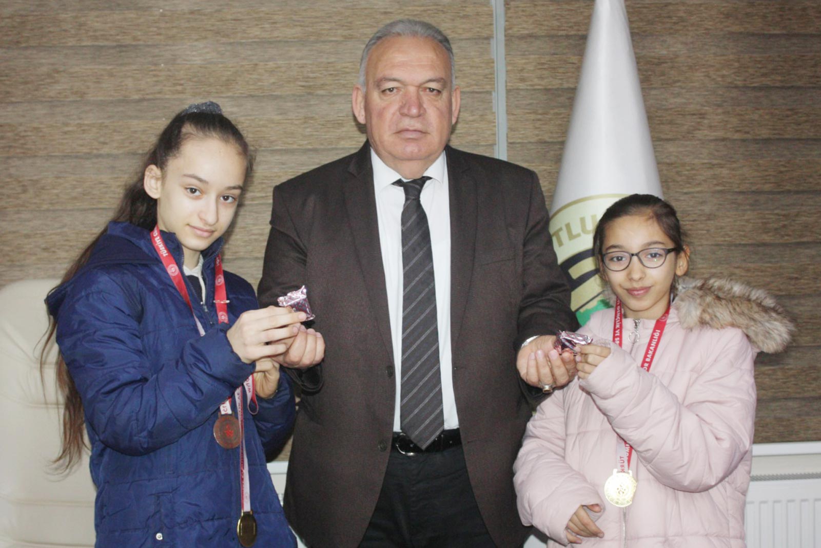 Şampiyonlardan TUTSO Yönetim Kurulu Başkanı Aydın'a Ziyaret