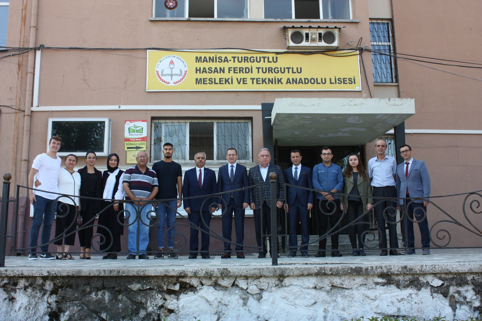 MESLEK LİSESİNİN BAŞARILI ÖĞRENCİLERİNE BURS DESTEĞİ