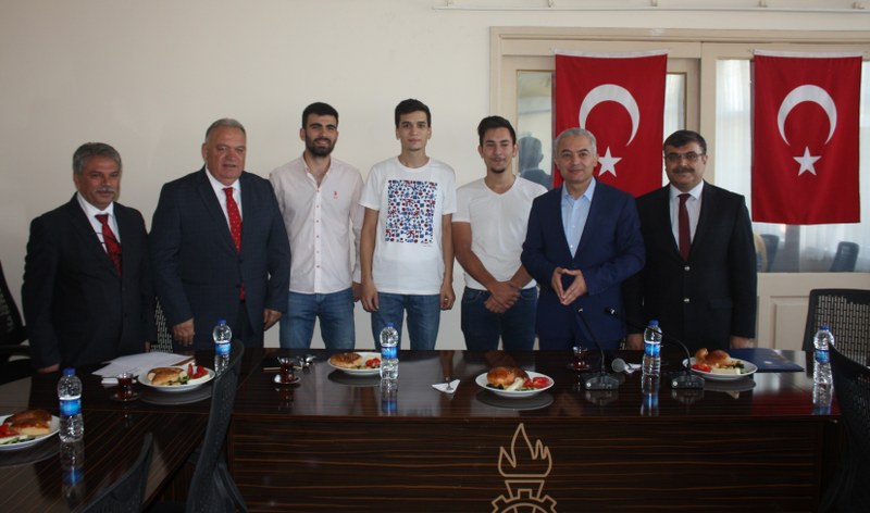 MESLEK LİSESİNİN BAŞARILI ÖĞRENCİLERİNE DESTEĞİMİZ DEVAM EDİYOR