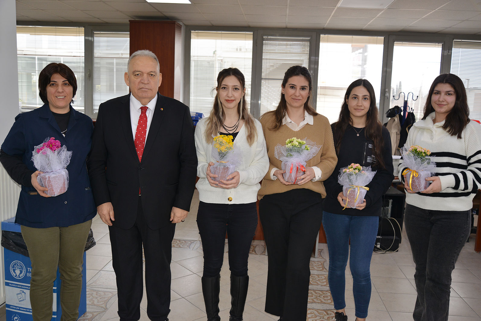 Başkan Aydın, TUTSO\'daki kadın çalışanların gününü kutladı