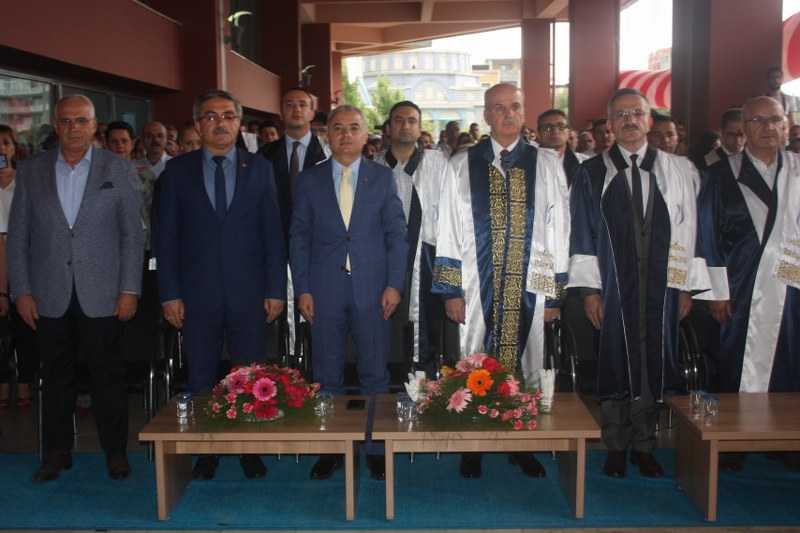 ODAMIZ TEKNOLOJİ FAKÜLTESİ VE YÜKSEKOKUL ÖĞRENCİLERİNİN MEZUNİYET TÖRENİNE KATILDI