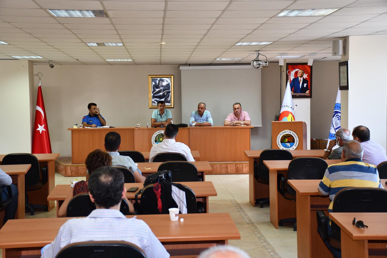 Manisa Ticaret İl Müdürlüğü Tarafından TUTSO\'da Emlakçılara Yönelik Toplantı Yapıldı