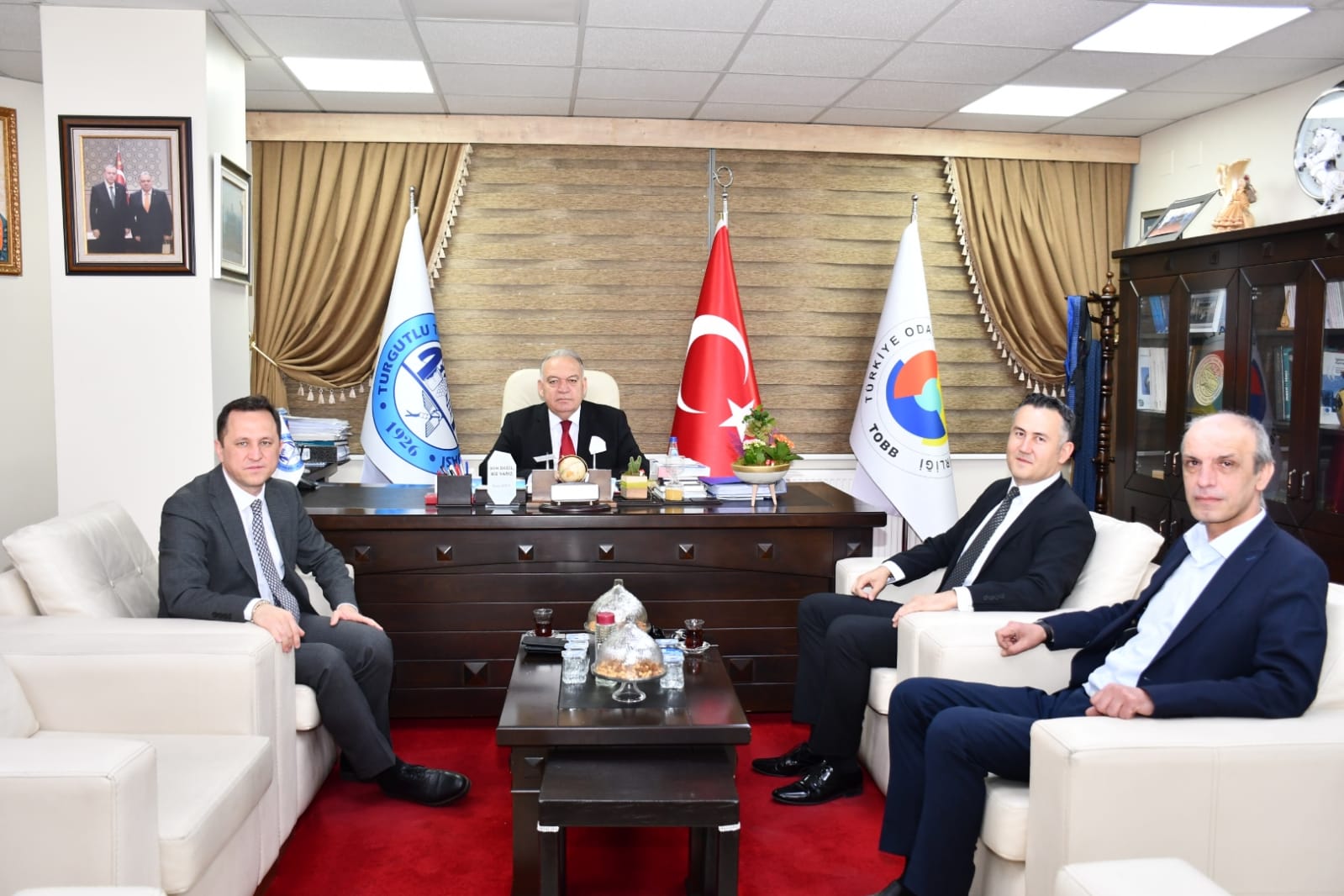 Ziraat Bankası Turgutlu Şubesi Yöneticilerinden Başkan Aydın'a Ziyaret