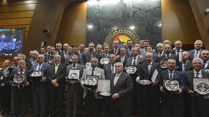 TOBB GENEL KURULUNDA GENEL KURUL DELEGEMİZ AHMET ORHAN HİZMET ŞEREF BELGESİ ALDI.
