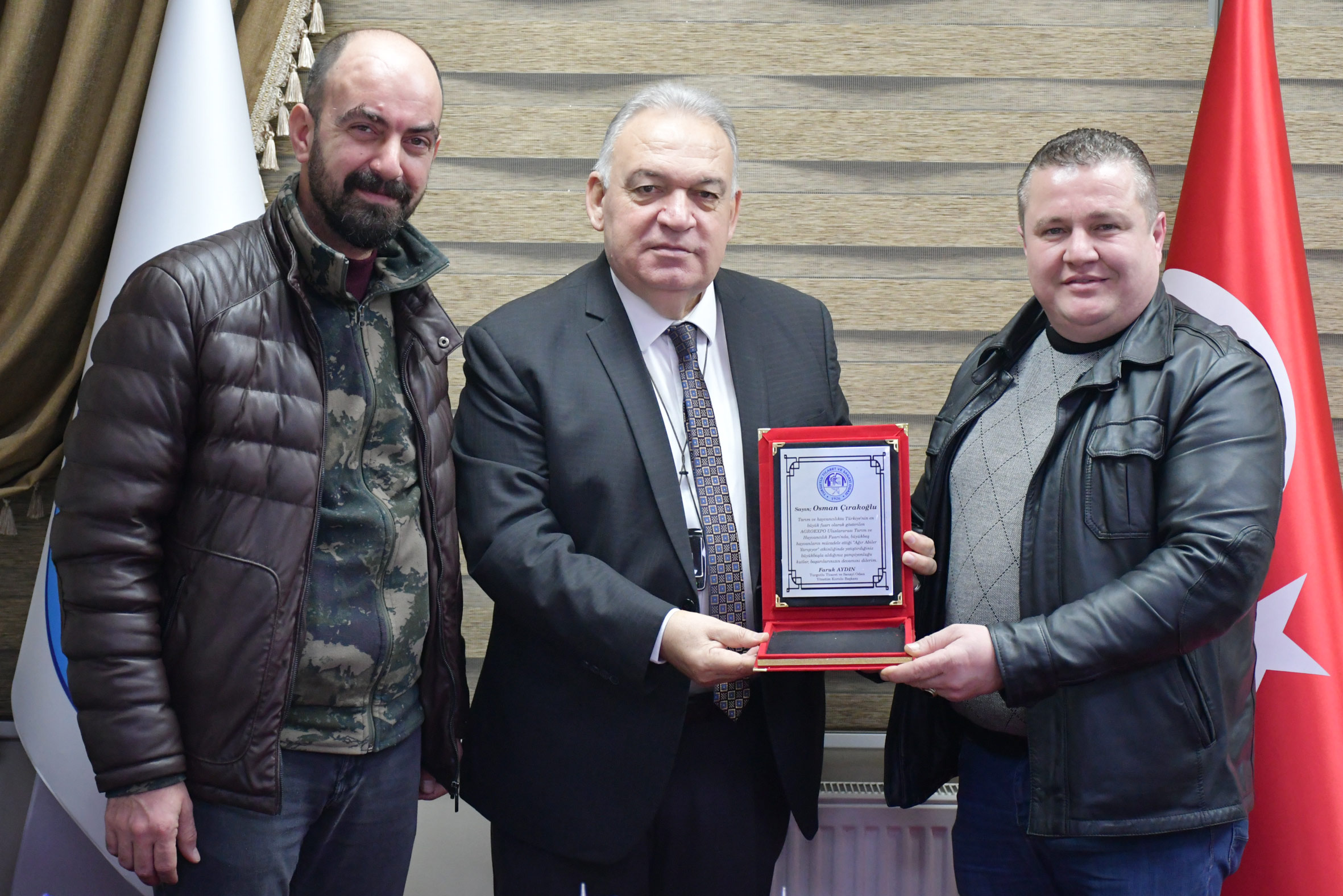 TUTSO Başkanı Aydın'dan, Şampiyon Yetiştiriciye Plaket