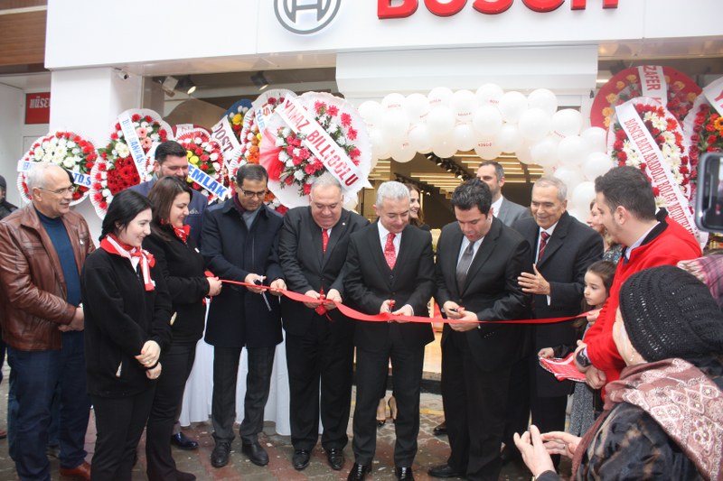 YÖNETİM KURULU ÜYEMİZ, TURGUTLU’NUN İLK KONSEPT MAĞAZASINI AÇTI