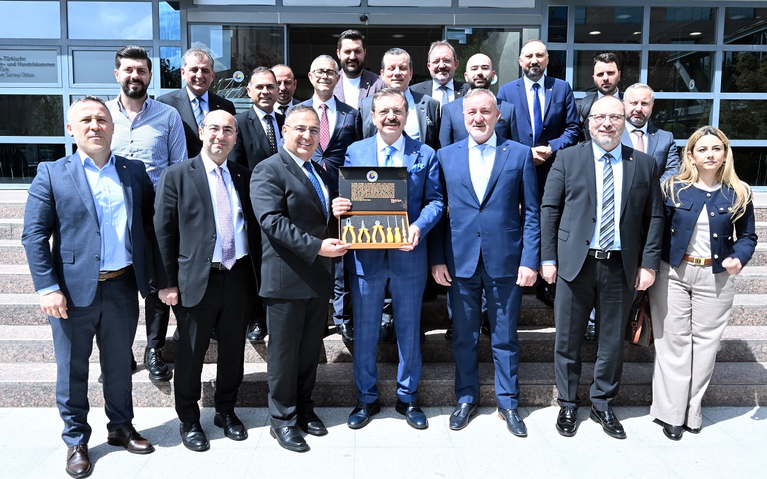 Hisarcıklıoğlu, TOBB Türkiye Hırdavat Sanayi Meclis üyeleri ile görüştü