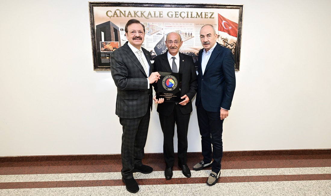 Tavas TO Başkanı İnamlık’a TOBB delegeliğinde 20. yıl plaketi verildi