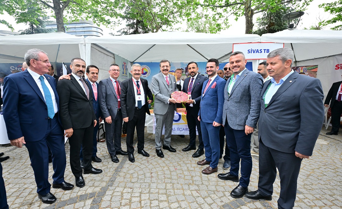 Hisarcıklıoğlu, Oda/Borsa stantlarını gezdi