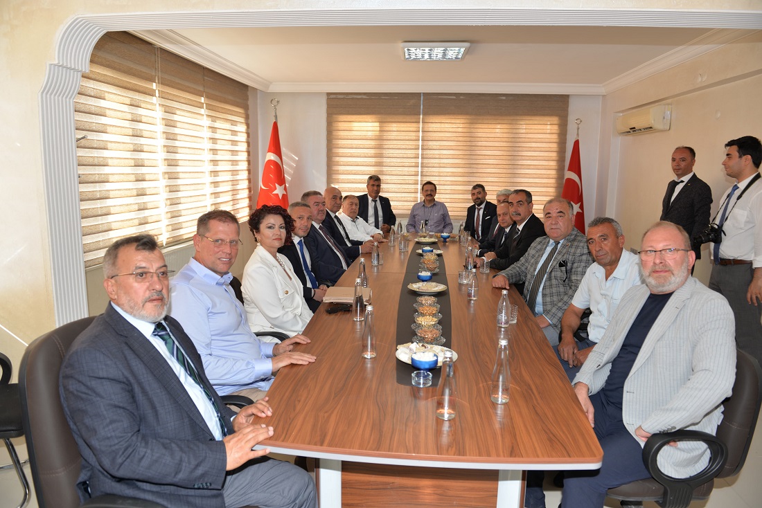 Hisarcıklıoğlu Sandıklı Ticaret Borsası Meclis Üyeleri ile buluştu