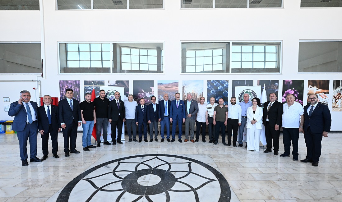 Hisarcıklıoğlu, Afyonkarahisar Ticaret Borsası’nı ziyaret etti