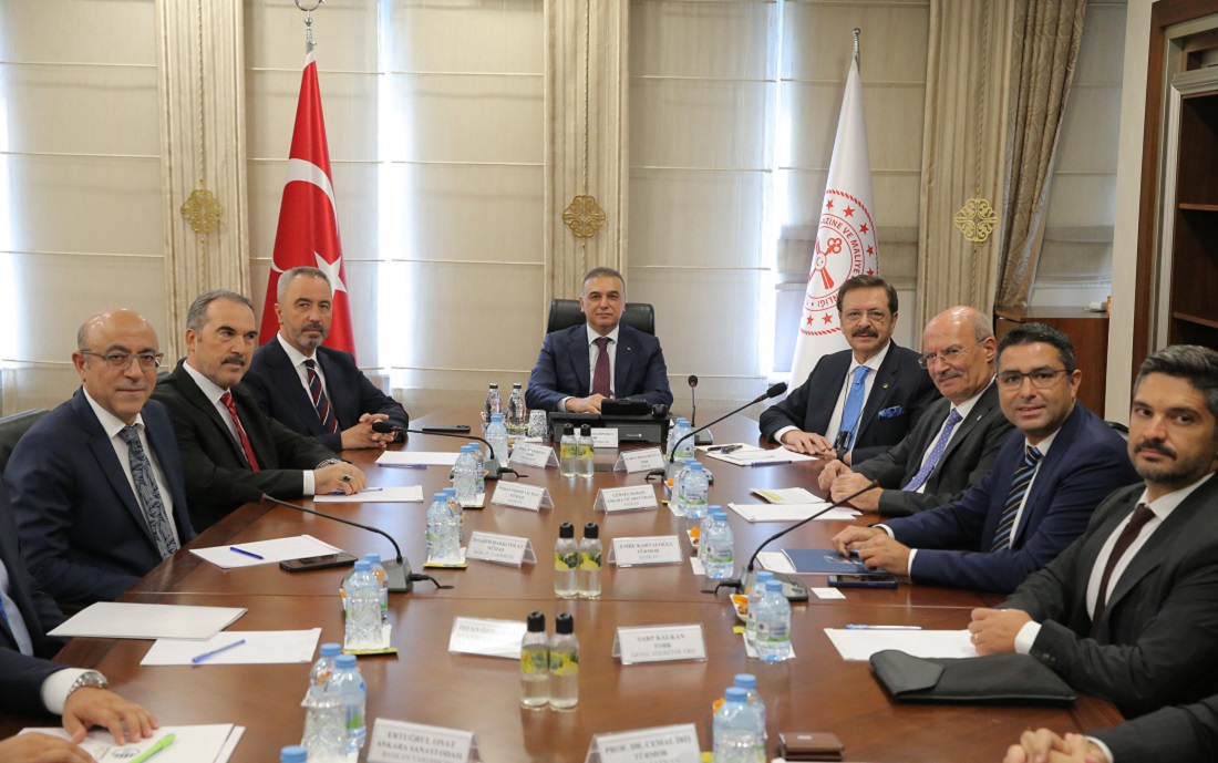 Hazine ve Maliye Bakan Yardımcısı Hatipoğlu ile ‘enflasyon muhasebesi’ masaya yatırıldı