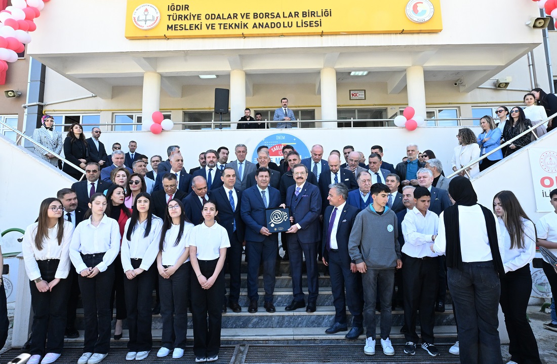 Hisarcıklıoğlu, Iğdır TOBB Mesleki ve Teknik Anadolu Lisesi’nde öğrencilerle buluştu