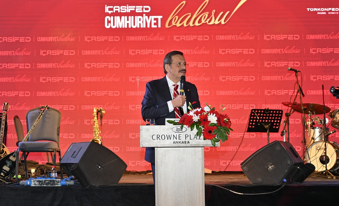 Hisarcıklıoğlu, İÇASİFED Cumhuriyet Balosu’na katıldı