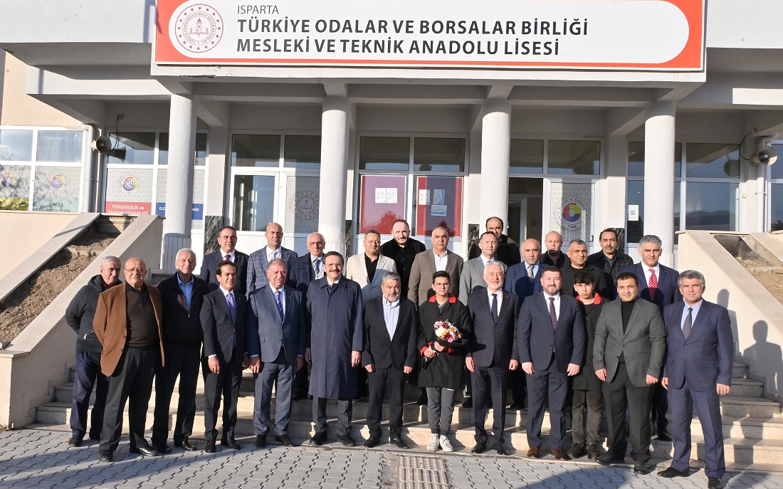 Hisarcıklıoğlu, Isparta TOBB Mesleki ve Teknik Anadolu Lisesi’ni ziyaret etti