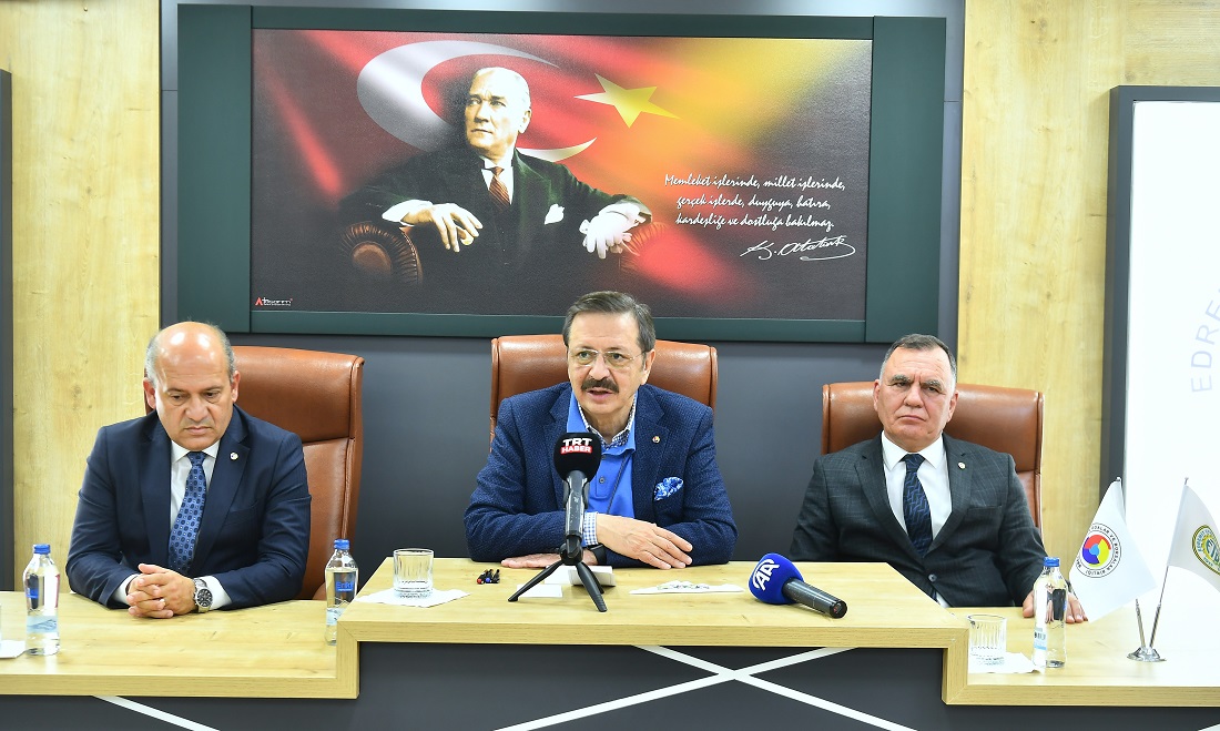 Hisarcıklıoğlu, Edremit Ticaret Odası’nı ziyaret etti