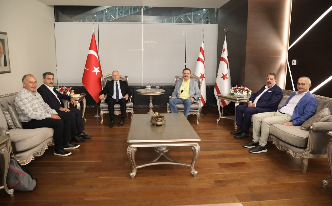 Hisarcıklıoğlu KKTC Meclis Başkanı Töre ile Lefkoşa’da bir araya geldi